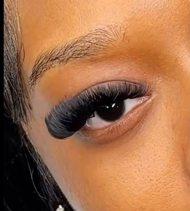 Mega volume lash look